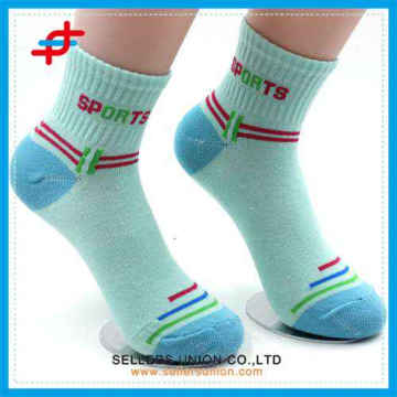 chaussettes de tube de sport colorées pour jeunes filles, style mignon et frais, pas cher et vente chaude